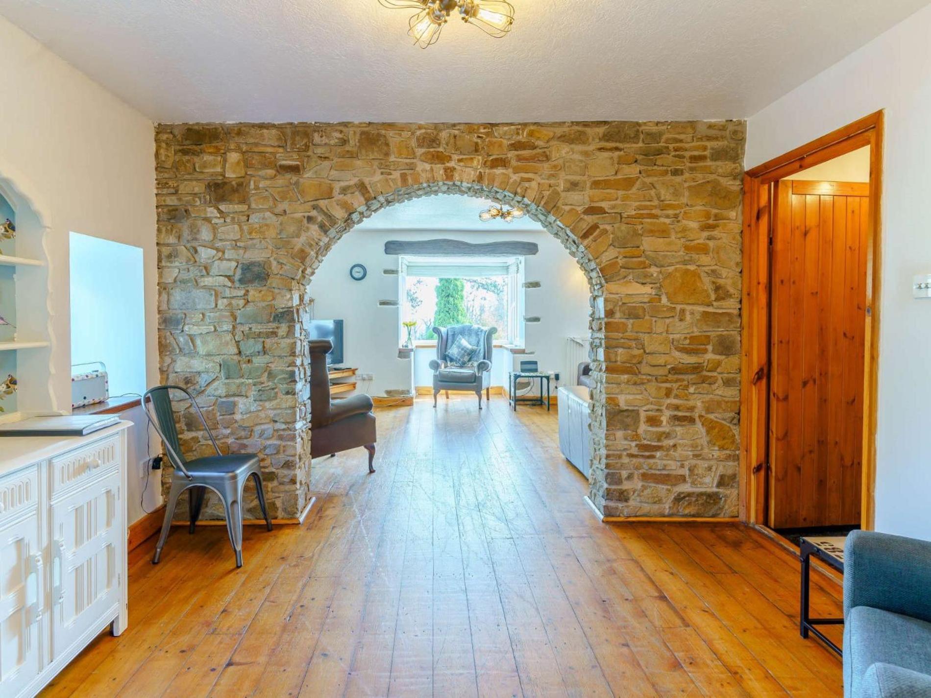 4 Bed In 52743 *