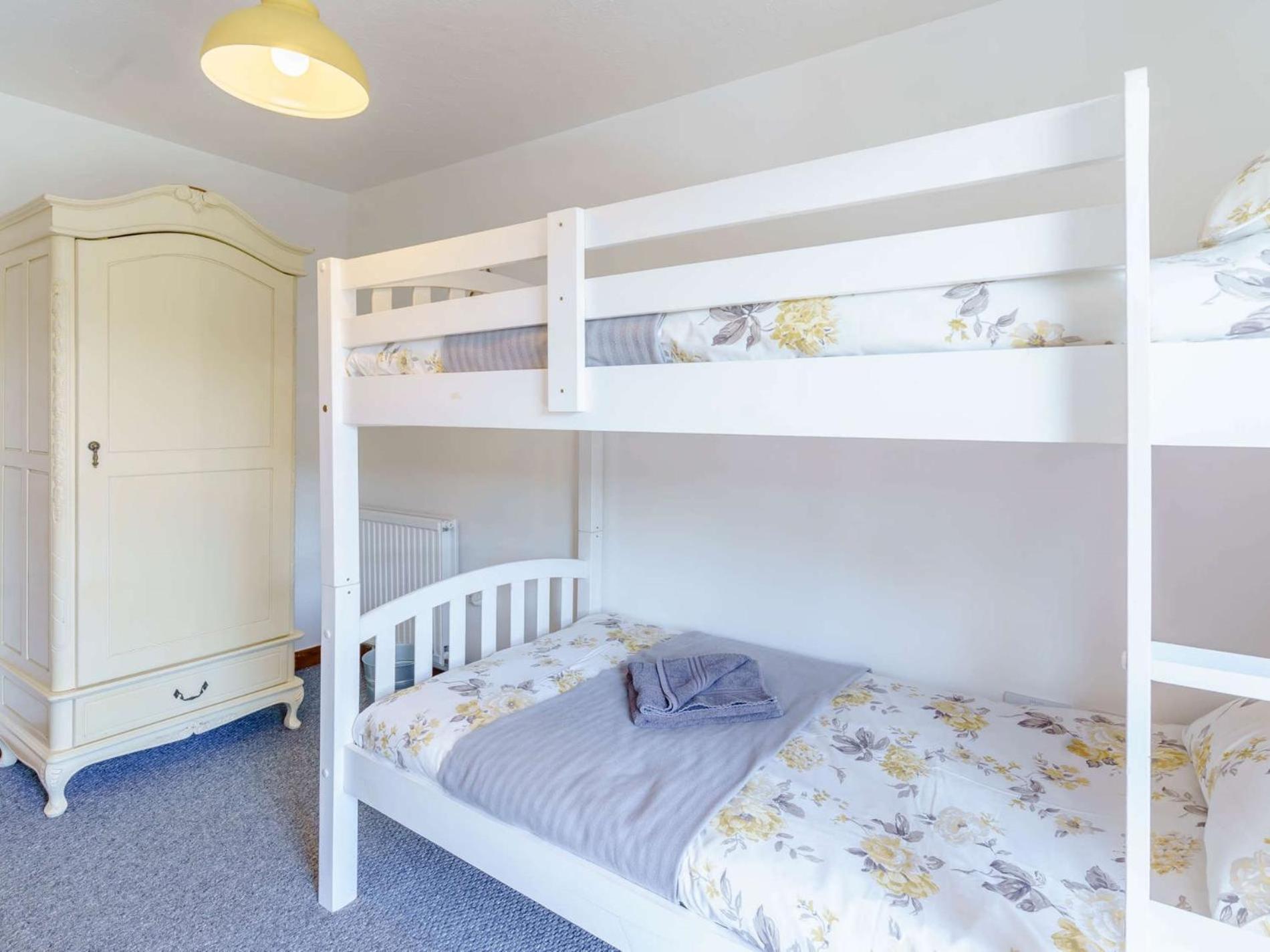 Holiday home 4 Bed In 52743