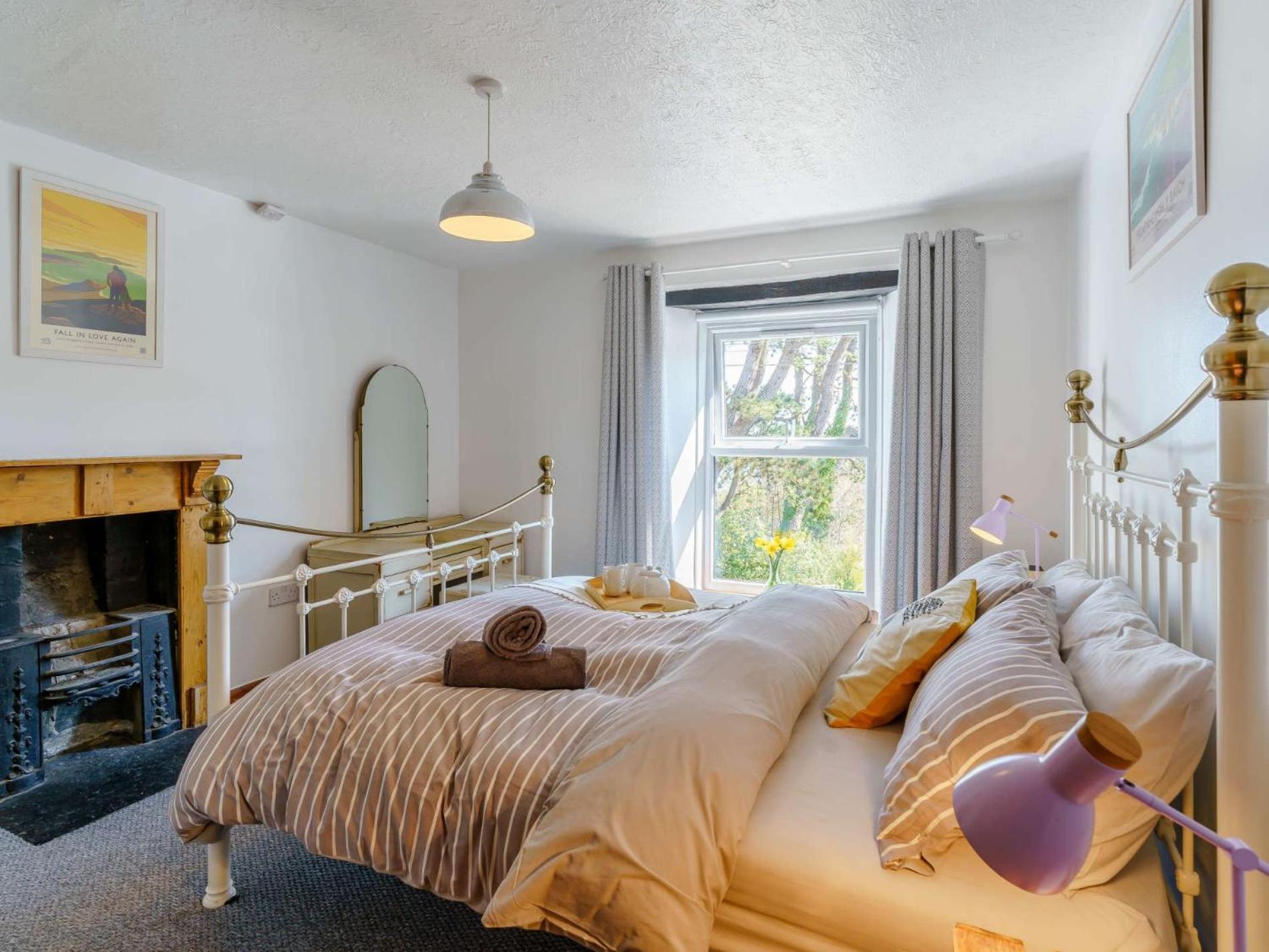 4 Bed In 52743